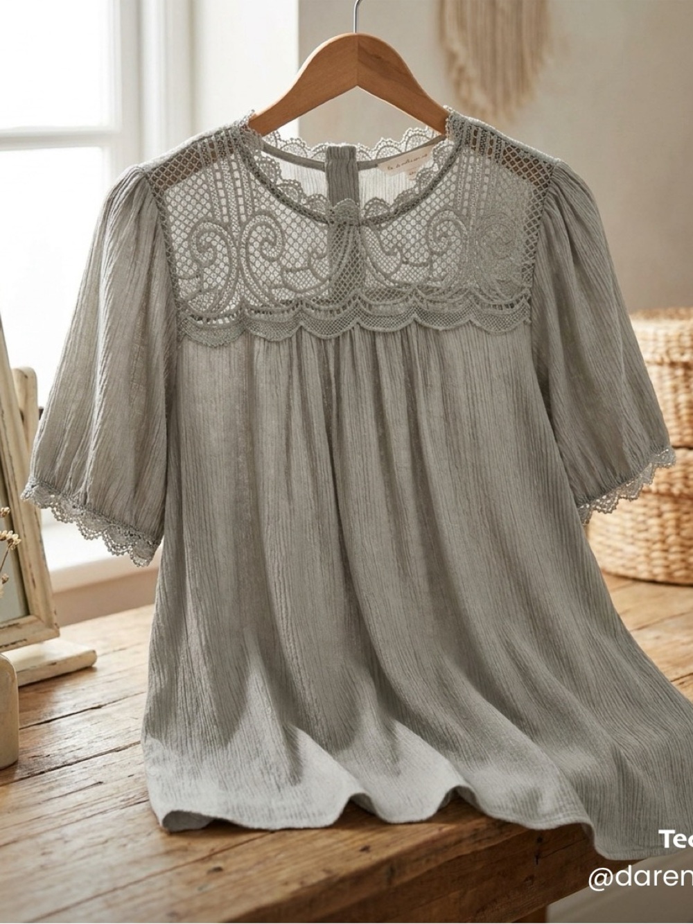 Scalloped Lace Yoke Puff Sleeve Blouse - Light Gray